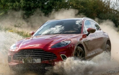 Đánh Giá Aston Martin DBX 2021